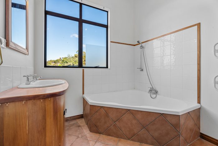115 Wilma Road, Surfdale, Waiheke Island, Auckland, 1081, New Zealand