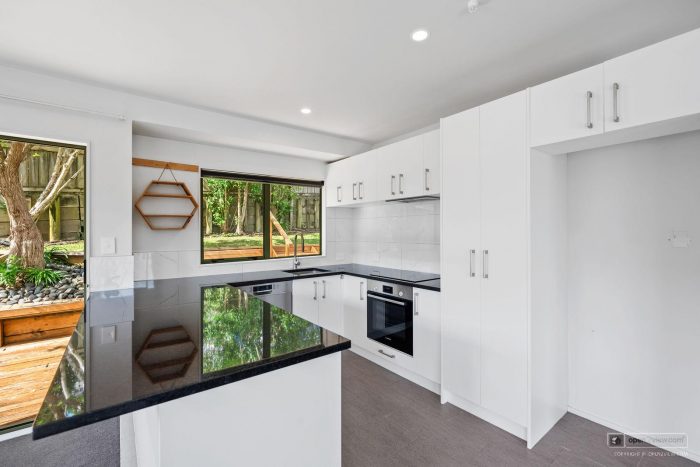 121B Sunnyside Road, Sunnyvale, Waitakere City, Auckland, 0612, New Zealand