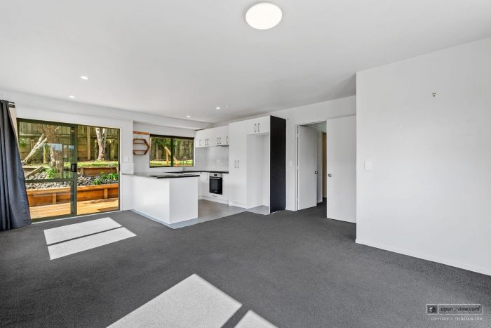 121B Sunnyside Road, Sunnyvale, Waitakere City, Auckland, 0612, New Zealand