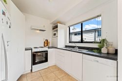 17 Caroline Heights, Omaha, Rodney, Auckland, 0986, New Zealand