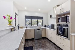 2 Endeavour Drive, Whitby, Porirua, Wellington, 5024, New Zealand