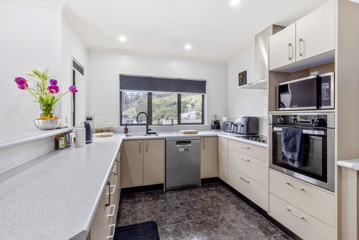 2 Endeavour Drive, Whitby, Porirua, Wellington, 5024, New Zealand