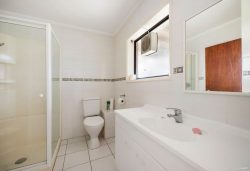77 Kitchener Road, Milford, North Shore City, Auckland, 0620, New Zealand