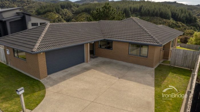 13 Percy Kinsman Crescent, Riverstone Terraces, Upper Hutt, Wellington, 5018, New Zealand