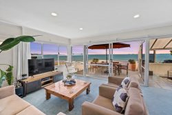 58 Rothesay Bay Road, Rothesay Bay, North Shore City, Auckland, 0630, New Zealand