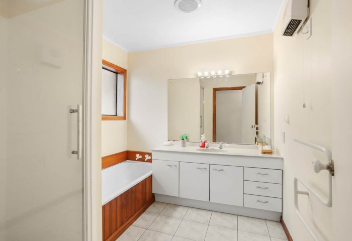 23 Vintage Drive, Henderson, Waitakere City, Auckland, 0612, New Zealand
