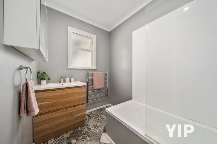 12 Cotswold Crescent, Newlands, Wellington, 6037, New Zealand