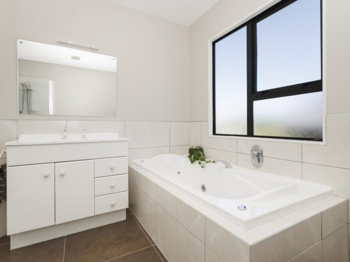 20 Nether Green Crescent, Johnsonville, Wellington, 6037, New Zealand