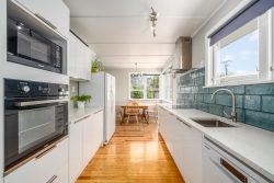 11 Pauline Way, Paparangi, Wellington, 6037, New Zealand