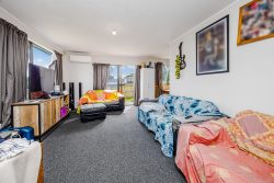 1/27 Silver Creek Road, Clendon Park, Manukau City, Auckland, 2103, New Zealand