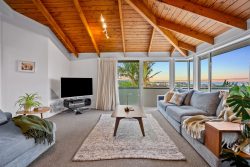 556 Beach Road, Rothesay Bay, North Shore City, Auckland, 0630, New Zealand