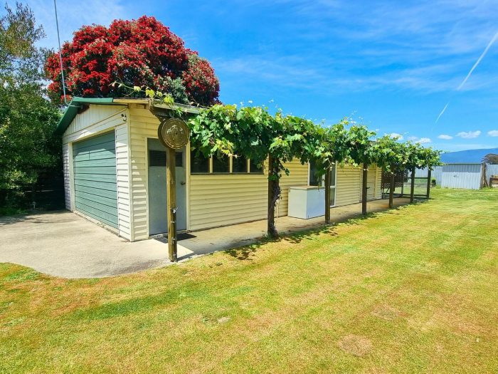 374 Abel Tasman Drive, Takaka, Tasman, Nelson / Tasman, 7183, New Zealand