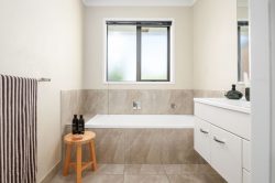 1/16 Highgrove Drive, Grandview Heights, Hamilton, Waikato, 3200, New Zealand