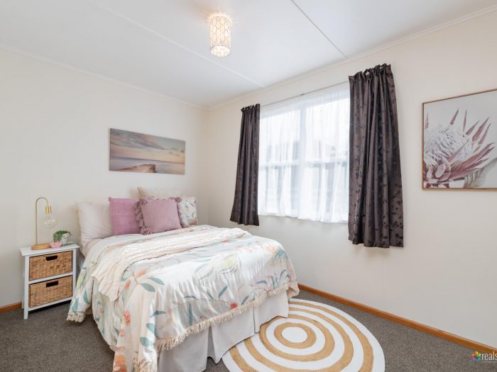 18 Mark Avenue, Paparangi, Wellington, 6037, New Zealand
