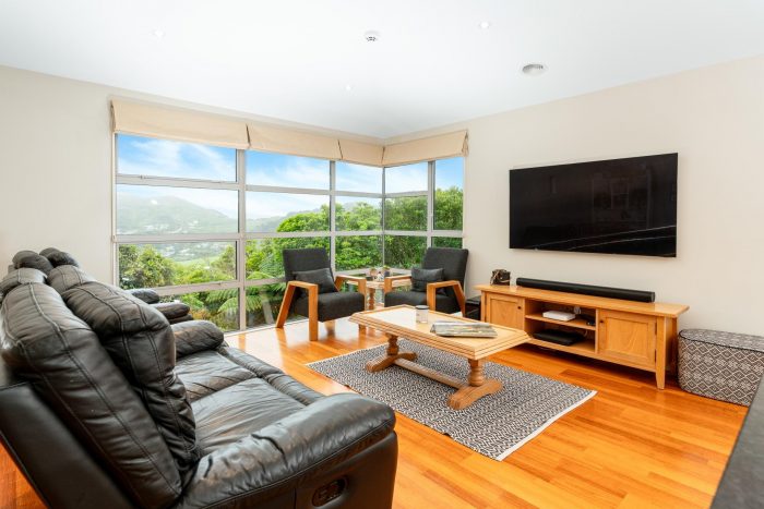 7 Caughley Grove, Karori, Wellington, 6012, New Zealand
