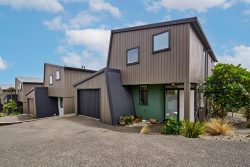 9 Lacebark Lane, Woodridge, Wellington, 6037, New Zealand