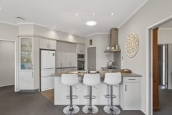 2 Oakwood Drive, Highlands Park, New Plymouth, Taranaki, 4312, New Zealand