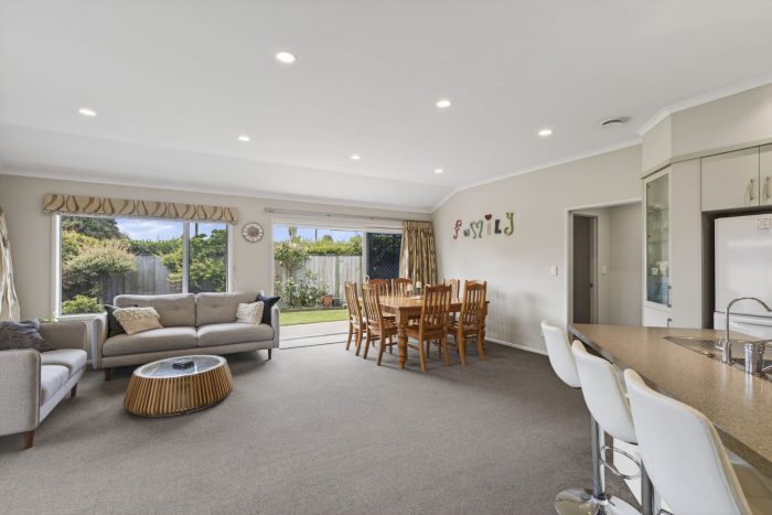 2 Oakwood Drive, Highlands Park, New Plymouth, Taranaki, 4312, New Zealand