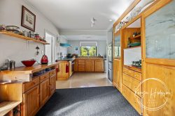 10 Regent Street, Whakapirau, Kaipara, Northland, 0583, New Zealand