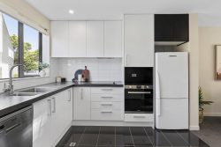 9/2 Stone Street, Miramar, Wellington, 6022, New Zealand