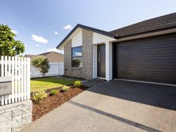2/10 Maanihi Drive, Rototuna, Hamilton, Waikato, 3210, New Zealand