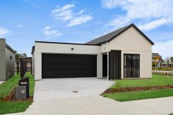 104 Mataikokako Loop, Kawakawa Bay, Manukau City, Auckland, 2585, New Zealand