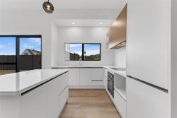 104 Mataikokako Loop, Kawakawa Bay, Manukau City, Auckland, 2585, New Zealand