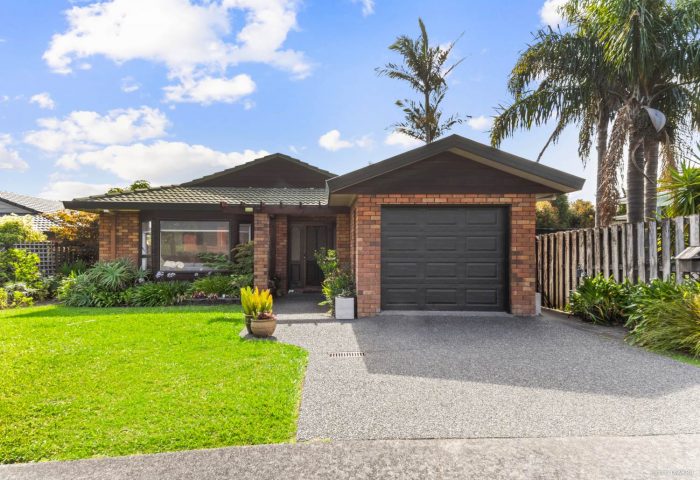 2 Ballini Rise, West Harbour, Waitakere City, Auckland, 0618, New Zealand