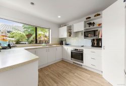 2 Ballini Rise, West Harbour, Waitakere City, Auckland, 0618, New Zealand