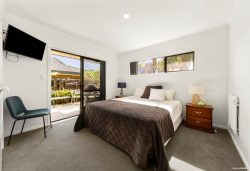 2 Ballini Rise, West Harbour, Waitakere City, Auckland, 0618, New Zealand