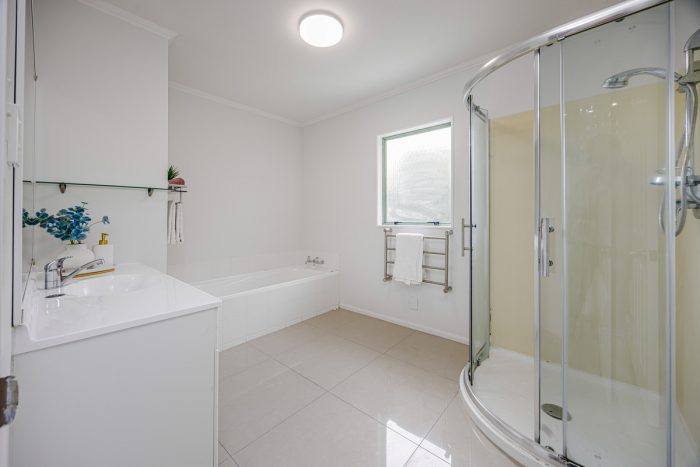 16 Cumbrian Place, Conifer Grove, Takanini, Papakura, Auckland, 2112, New Zealand