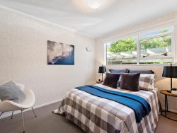 7 Tree Top Lane, Paparangi, Wellington, 6037, New Zealand