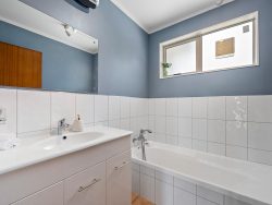 7 Tree Top Lane, Paparangi, Wellington, 6037, New Zealand