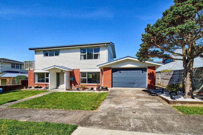 17 Rembrandt Avenue, Tawa, Wellington, 5028, New Zealand