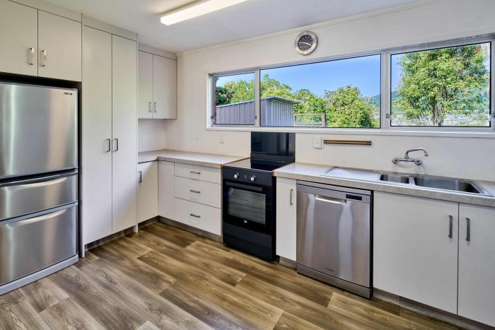 17 Rembrandt Avenue, Tawa, Wellington, 5028, New Zealand