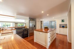 90 The Esplanade, Surfdale, Waiheke Island, Auckland, 1081, New Zealand