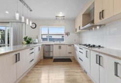 32 Cooladerry Place, Rosehill, Papakura, Auckland, 2113, New Zealand