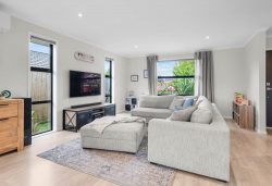 6 Minerva Avenue, Helensville, Rodney, Auckland, 0800, New Zealand