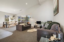 8 Sir Lincoln Drive, Kumeu, Rodney, Auckland, 0891, New Zealand