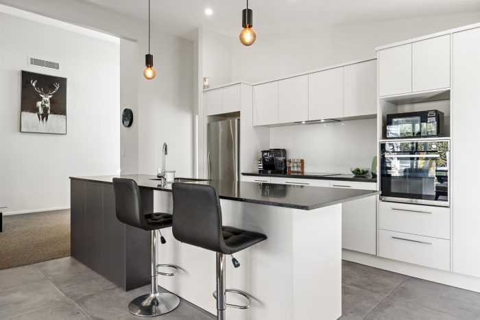 8 Sir Lincoln Drive, Kumeu, Rodney, Auckland, 0891, New Zealand