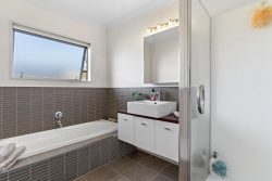 24 Charles Street, Carterton, Wellington, 5713, New Zealand