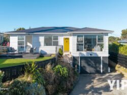 19A Brooker Grove, Newlands, Wellington, 6037, New Zealand