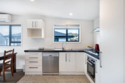 7B Phillip Street, Johnsonville, Wellington, 6037, New Zealand