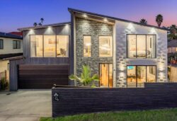 21 Hooten Place, Pinehill, North Shore City, Auckland, 0632, New Zealand