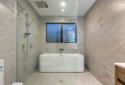 21 Hooten Place, Pinehill, North Shore City, Auckland, 0632, New Zealand