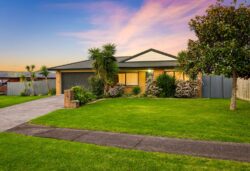 42 Medvale Avenue, Flat Bush, Manukau City, Auckland, 2019, New Zealand