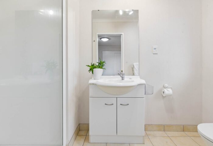 42 Medvale Avenue, Flat Bush, Manukau City, Auckland, 2019, New Zealand