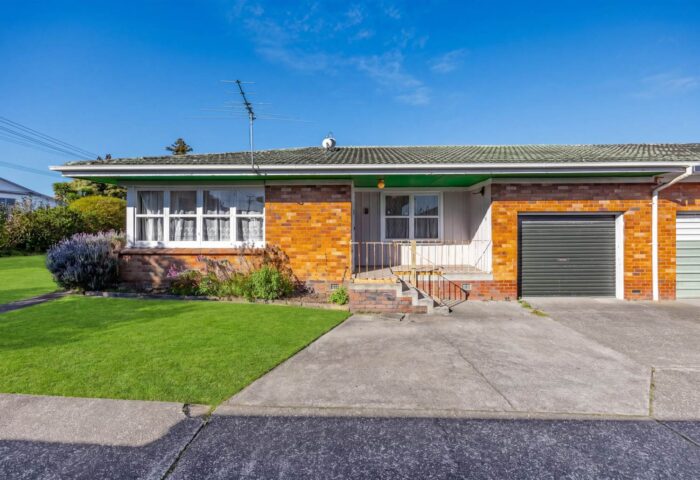 1/4 Russell Road, Manurewa, Manukau City, Auckland, 2102, New Zealand