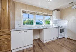 1/4 Russell Road, Manurewa, Manukau City, Auckland, 2102, New Zealand
