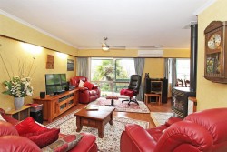 8 The Ridgeway Stoke 7011